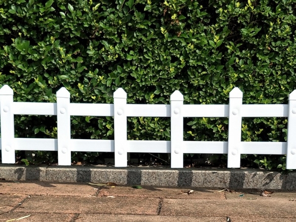 PVC草坪护栏变压器护栏