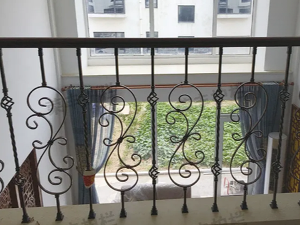 铁艺阳台护栏
